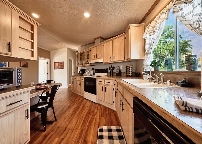W Powell Views- 90' Extra Long Driveway Country house